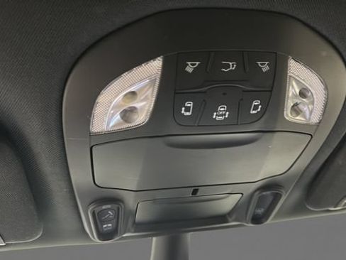 Used 2025 Chrysler Pacifica Limited FWD image 21