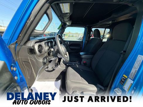 Used 2023 Jeep Wrangler Sport S image 17