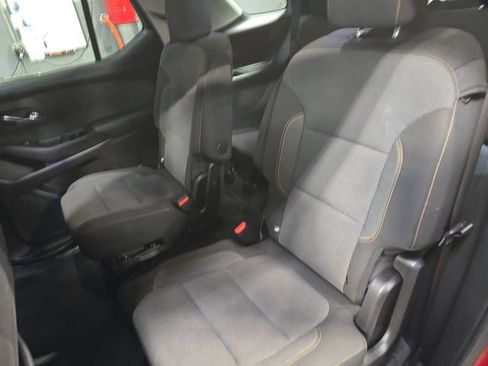 Used 2021 Chevrolet Traverse LT image 15
