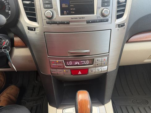 Used 2014 Subaru Outback 3.6R Limited w/ Moonroof Package AWD/4WD image 19