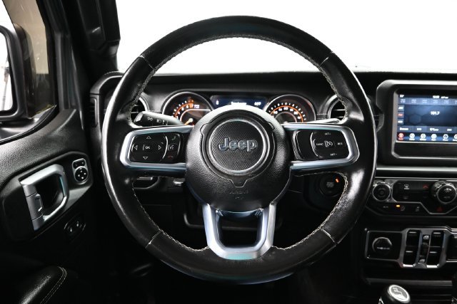 Used 2020 Jeep Gladiator Overland w/ Trailer Tow Package AWD/4WD image 24