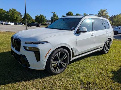 Used 2024 BMW X7 xDrive40i w/ M Sport Package AWD/4WD image 4