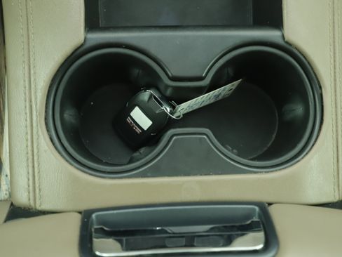 Used 2018 GMC Yukon SLT w/ Open Road Package image 5