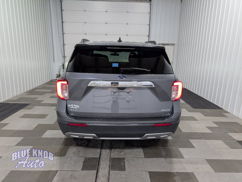 Used 2023 Ford Explorer XLT w/ Equipment Group 202A AWD/4WD image 3