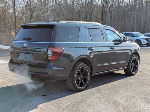 Used 2024 Ford Expedition Limited image 3