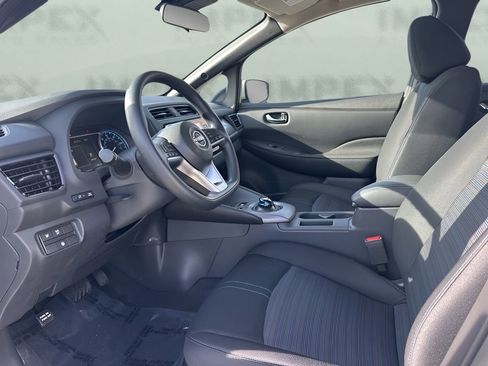 Used 2023 Nissan Leaf S image 9