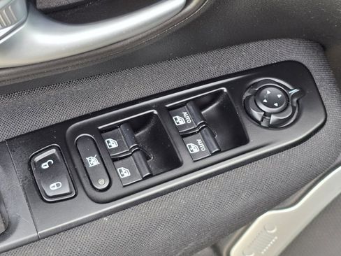 Used 2020 Jeep Renegade Latitude image 20