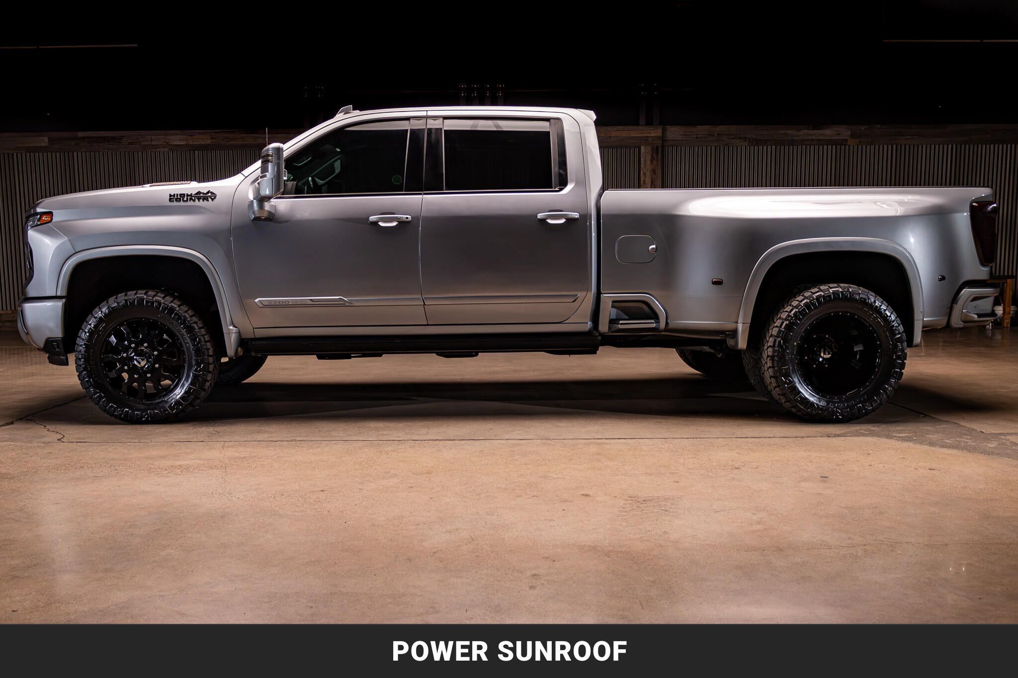 Used 2024 Chevrolet Silverado 3500 High Country w/ High Country Premium Package AWD/4WD image 5