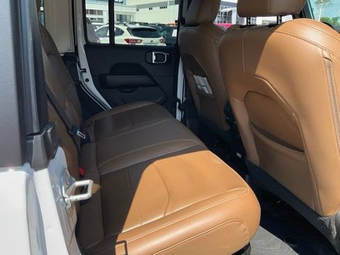 Used 2022 Jeep Wrangler Unlimited Sahara AWD/4WD image 17