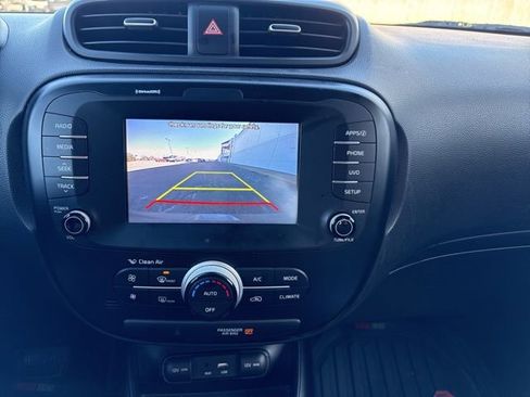 Used 2019 Kia Soul + image 15