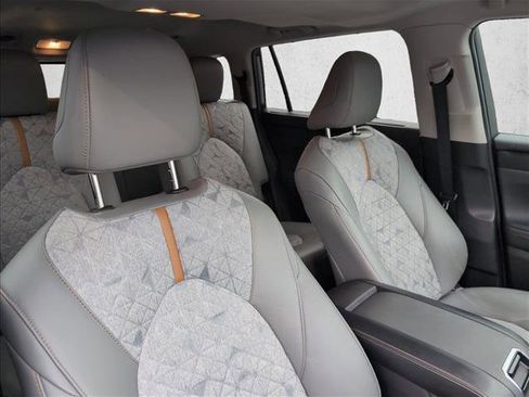 Used 2023 Toyota Highlander Bronze Edition image 25