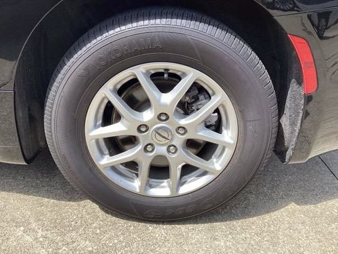 Used 2024 Chrysler Pacifica Touring-L FWD image 6