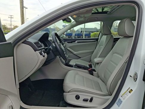 Used 2018 Volkswagen Passat 2.0T SE FWD image 13