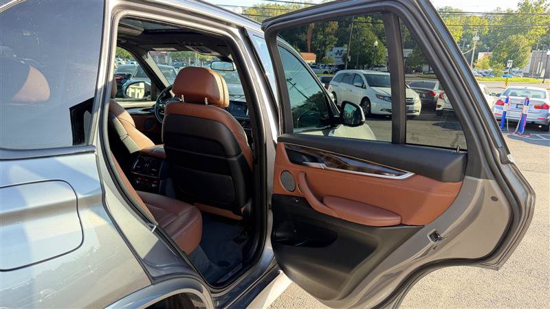 Used 2017 BMW X5 xDrive50i AWD/4WD image 40