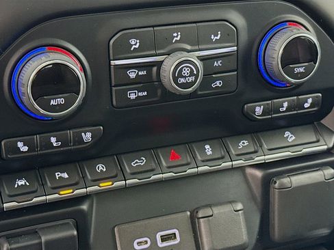 Used 2021 Chevrolet Silverado 1500 LTZ image 19