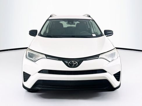 Used 2018 Toyota RAV4 LE FWD image 2