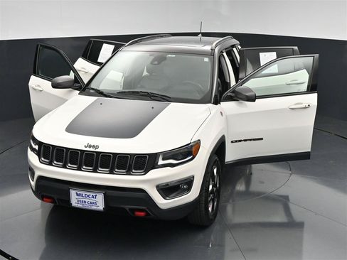 Used 2018 Jeep Compass Trailhawk w/ Leather Interior Group AWD/4WD image 32