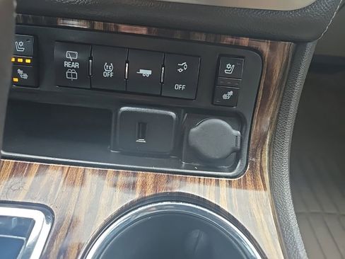 Used 2016 GMC Acadia Denali image 20