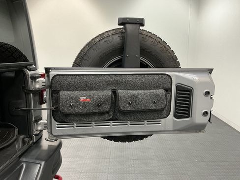 Used 2017 Jeep Wrangler Unlimited Rubicon AWD/4WD image 29