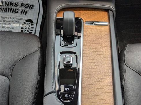 Used 2025 Volvo XC90 B6 Plus AWD/4WD image 12