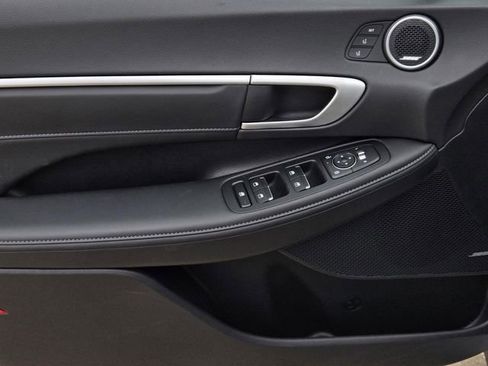 Used 2025 Hyundai Sonata Limited image 18