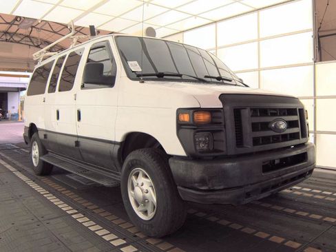Used 2013 Ford E-350 and Econoline 350 Super Duty w/ Crew Van Pkg RWD image 3