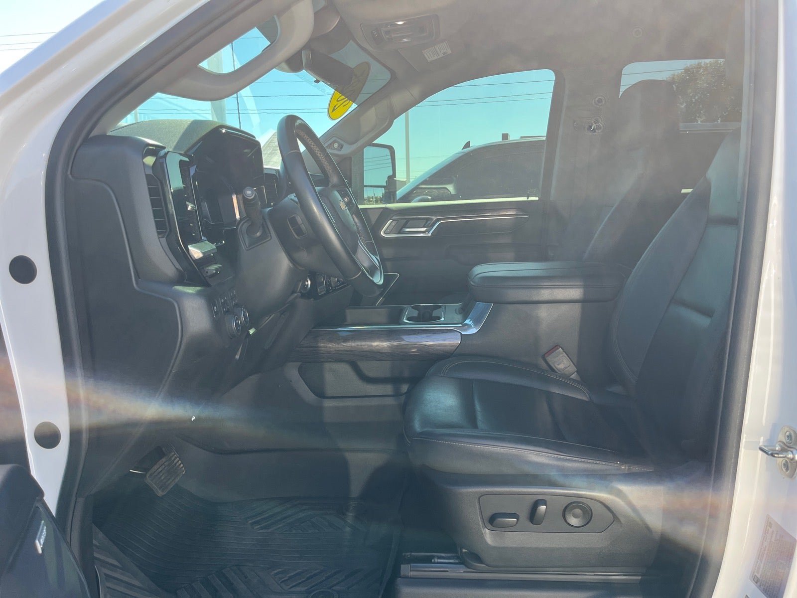 Used 2025 Chevrolet Silverado 2500 LTZ w/ LTZ Plus Package AWD/4WD image 11