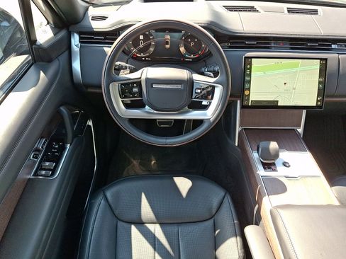 Used 2025 Land Rover Range Rover Long Wheelbase SE image 4