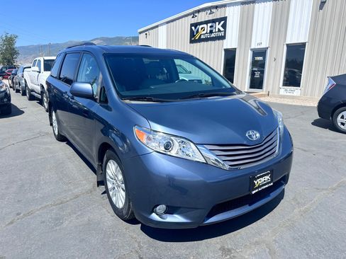 Used 2016 Toyota Sienna XLE Premium FWD image 1