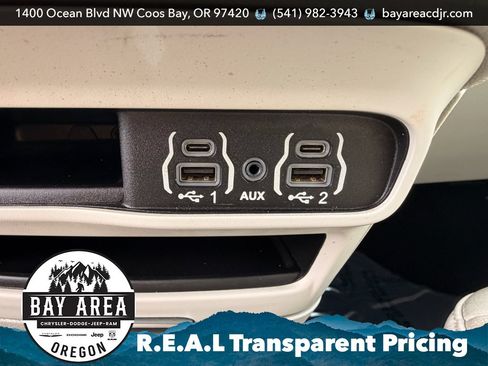 Used 2021 Chrysler Pacifica Touring-L FWD image 23