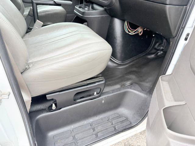 Used 2015 Chevrolet Express 2500 RWD image 11