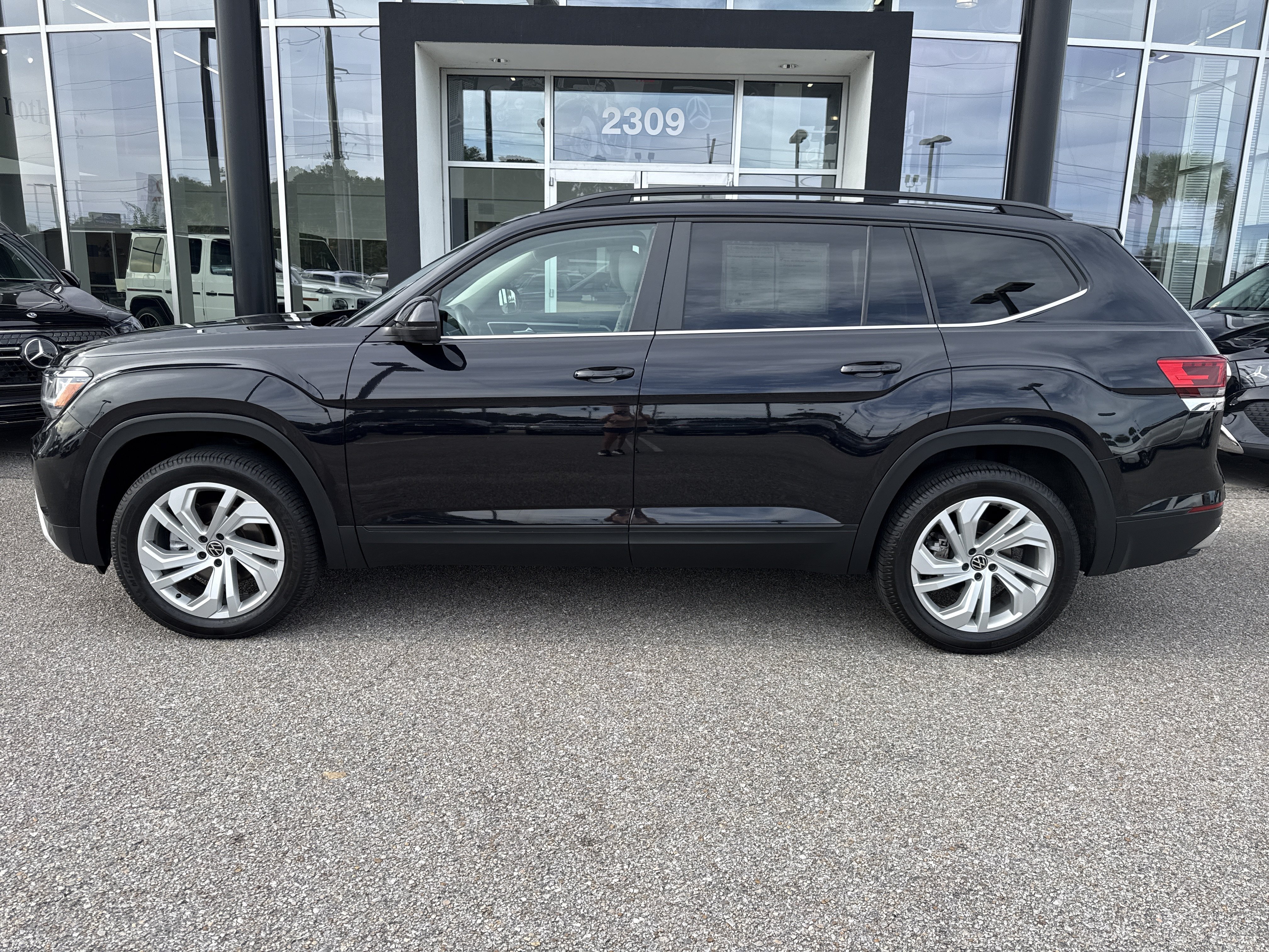 Used 2021 Volkswagen Atlas SE FWD image 2
