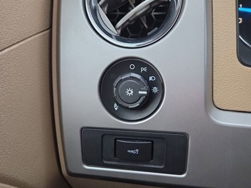 Used 2014 Ford F150 Lariat w/ Lariat Chrome Package image 24