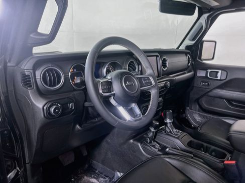 Used 2023 Jeep Wrangler Unlimited Sahara AWD/4WD image 9