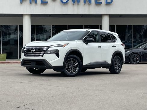 Used 2024 Nissan Rogue S image 1