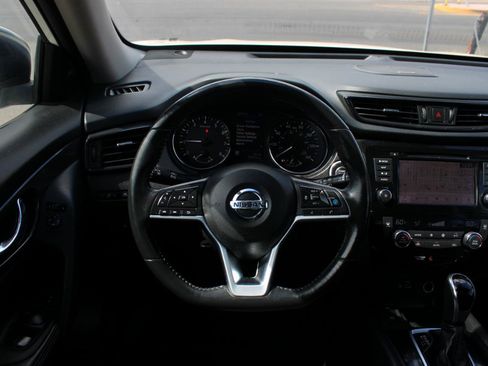 Used 2019 Nissan Rogue SV w/ Sun & Sound Touring Package FWD image 11
