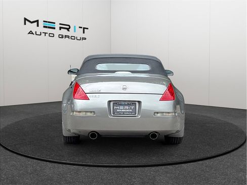 Used 2009 Nissan 350Z Touring RWD image 8