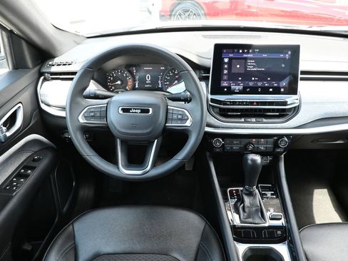 Used 2024 Jeep Compass Latitude AWD/4WD image 26