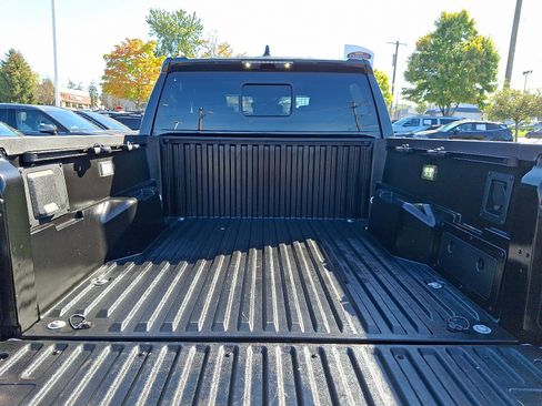 Used 2025 Toyota Tacoma TRD Off-Road image 30