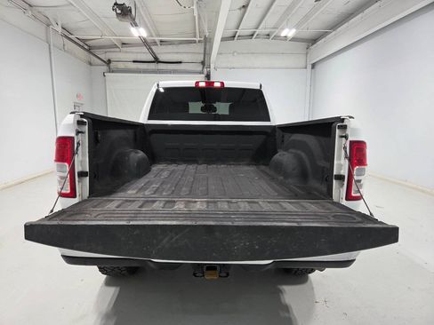 Used 2022 RAM 2500 Tradesman w/ Chrome Appearance Group AWD/4WD image 5