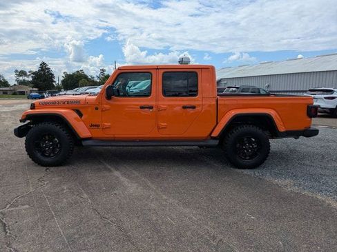 Used 2025 Jeep Gladiator Sport AWD/4WD image 7