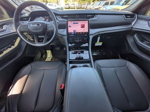 New 2025 Jeep Grand Cherokee Limited w/ Black Appearance Package image 13