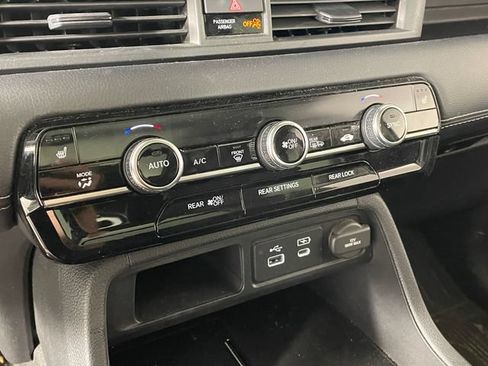 Used 2023 Honda Pilot Touring image 8