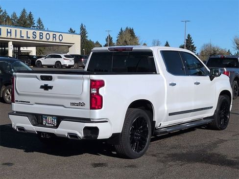 Used 2024 Chevrolet Silverado 1500 High Country w/ High Country Premium Package image 5