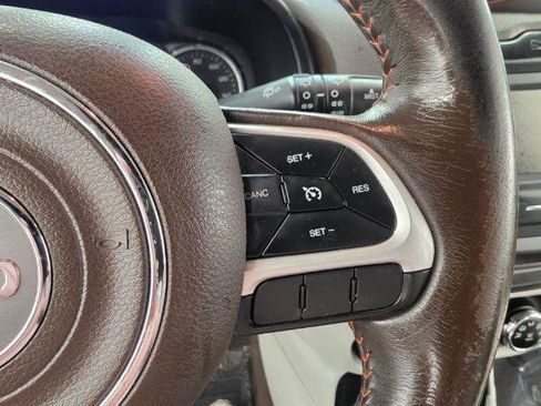 Used 2016 Jeep Renegade Latitude FWD image 12