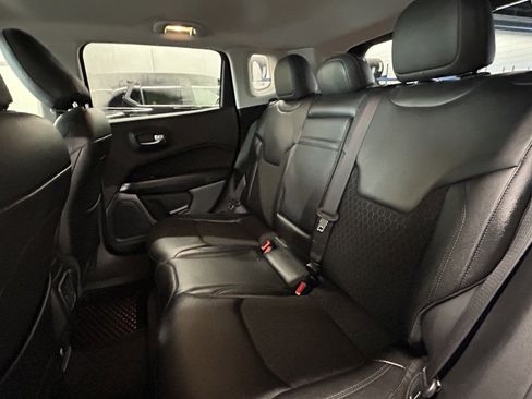 Used 2018 Jeep Compass Latitude image 14