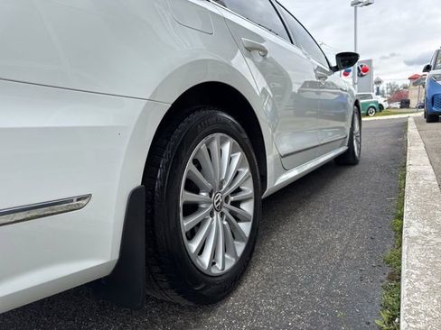 Used 2017 Volkswagen Passat 1.8T SE FWD image 23
