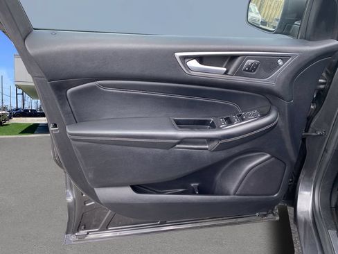 Used 2020 Ford Edge Titanium w/ Equipment Group 301A FWD image 13