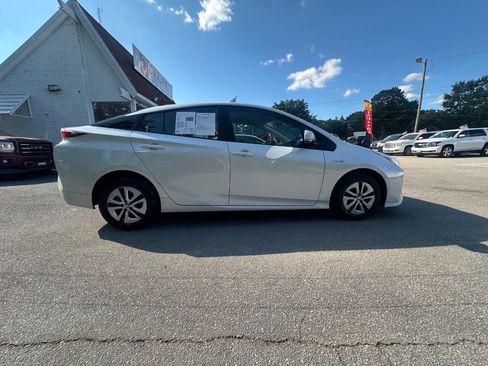Used 2016 Toyota Prius Three Touring image 12