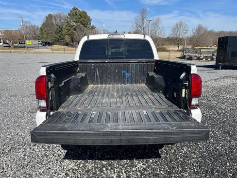 Used 2019 Toyota Tacoma TRD Sport AWD/4WD image 13